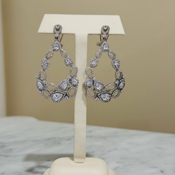 Crystal Chandelier Earrings 2.5” like new - Picture 6 of 6